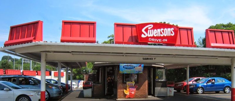 Swensons Drive-In &ndash; Akron