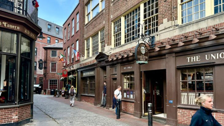 12 Classic New England Restaurants in Massachusetts Worth The Drive