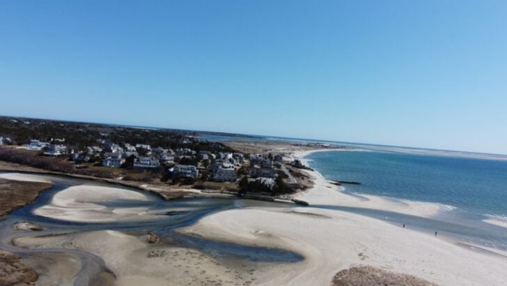 12 Coastal Towns in Massachusetts Where Seafood Shacks And Harbor Views Go Hand In Hand