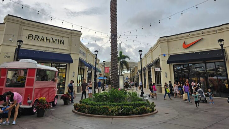 12 Florida Outlet Malls Perfect For Scoring Big Deals And Easy Weekend Shopping