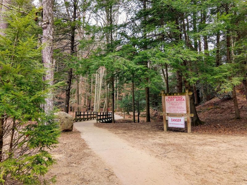 Ash Cave Trail &ndash; Hocking Hills State Park