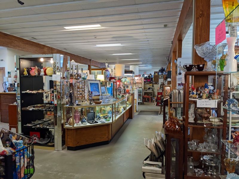 Brimfield Antique Center - Brimfield, MA