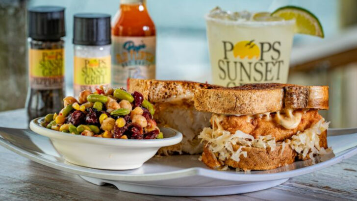 12 Waterfront Tiki Bars in Florida Where Sunset Drinks Feel Like a Mini Vacation