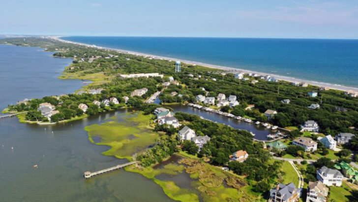 13 Coastal Spots in North Carolina Perfect For A Laid-Back Beach Day
