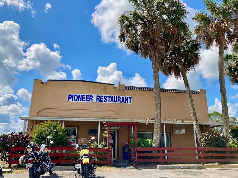 Pioneer Restaurant - Zolfo Springs