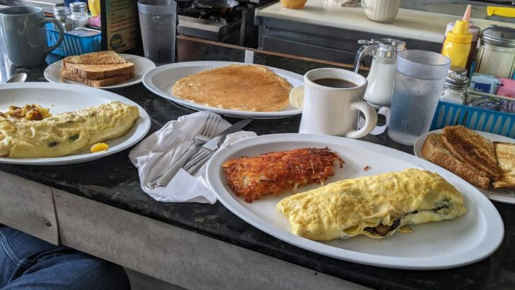 13 Florida Pioneer Diners That Make Breakfast Feel Like The Best Part Of The Trip