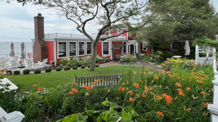 13 Historic Restaurants in Massachusetts That Still Feel Like Another Era