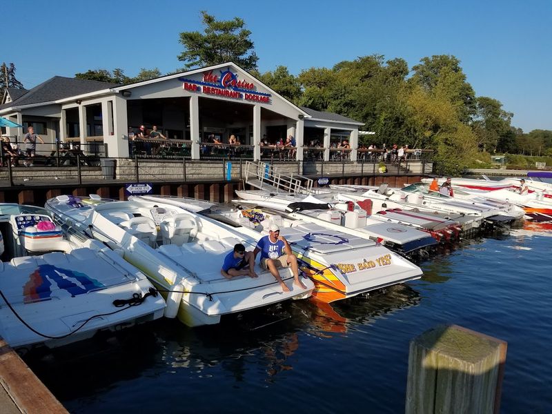 Dockers Waterfront Bar and Restaurant - Kelleys Island