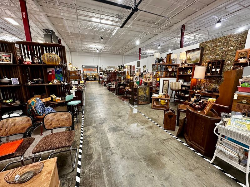 Decatur Estate Vintage Market &mdash; Decatur