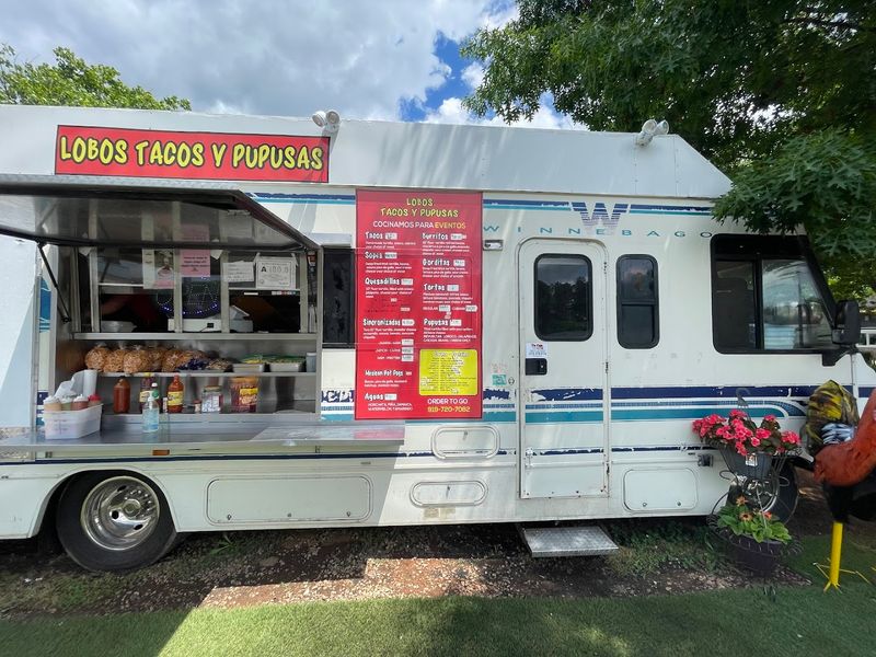 Lobos Tacos y Pupusas (Raleigh)