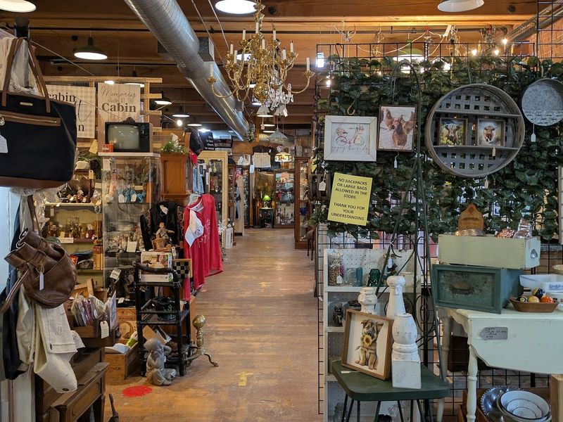 Canal Street Antique Mall - Lawrence, MA