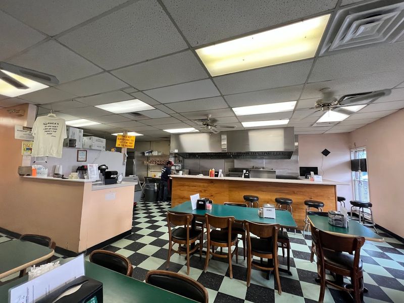 Rhea's Cafe 