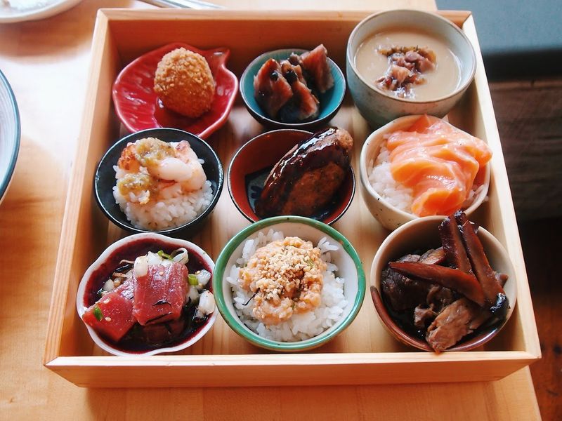Momi Nonmi (Cambridge)