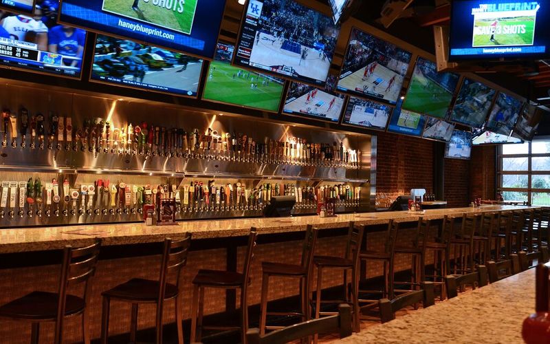Duckworth&rsquo;s Grill & Taphouse