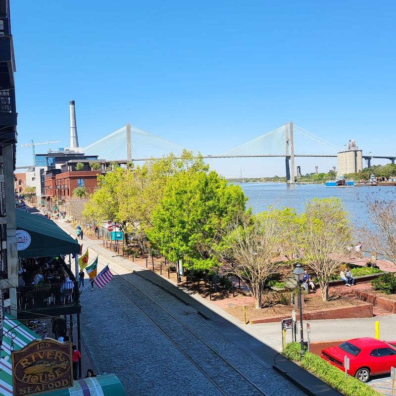 Historic River Street (Savannah)