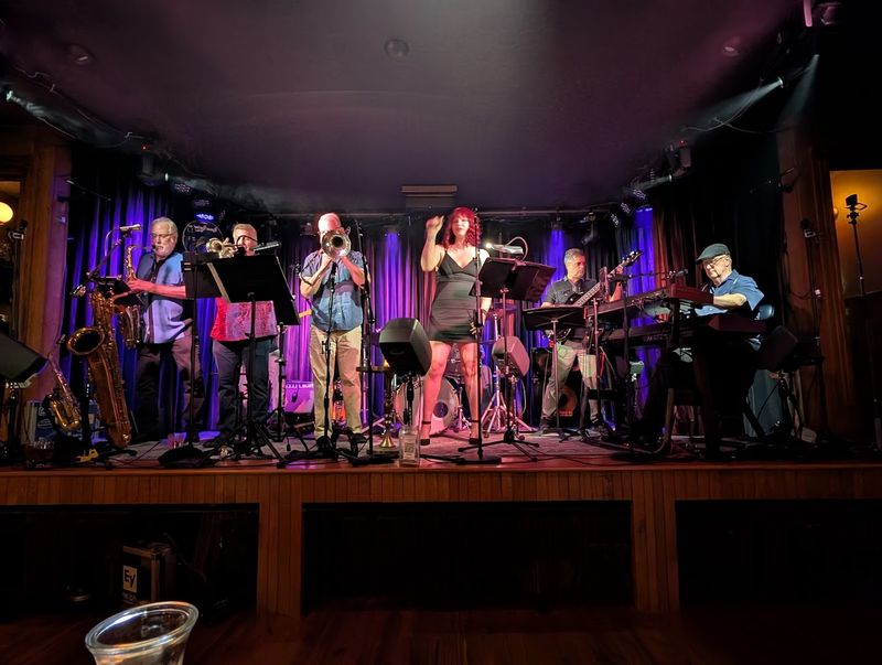 Live Music That Changes The Whole Evening