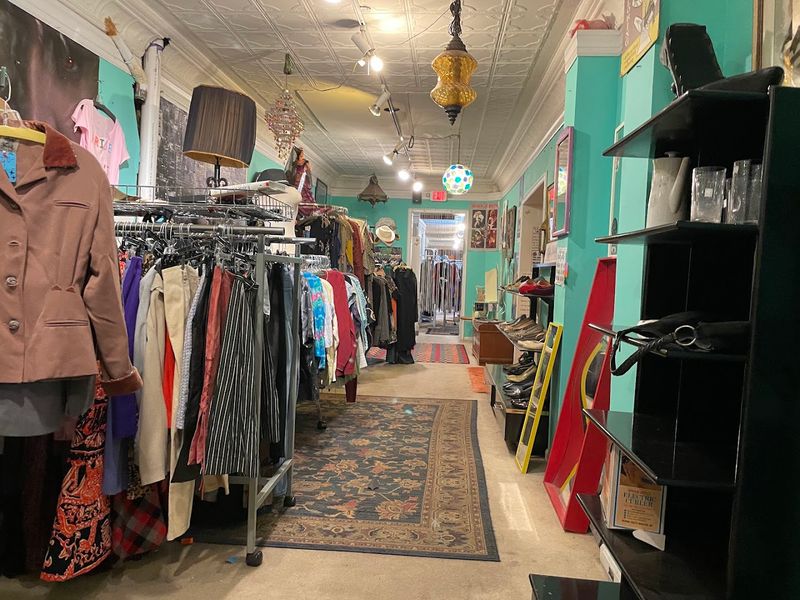Visitor Info and Smart Shopping Tips