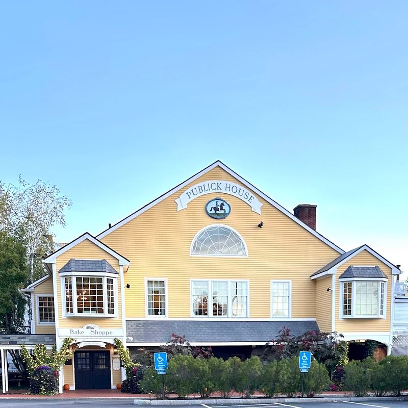 Publick House Historic Inn - Sturbridge
