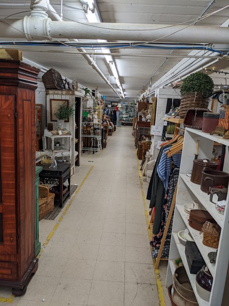New Bedford Antiques At The Cove
