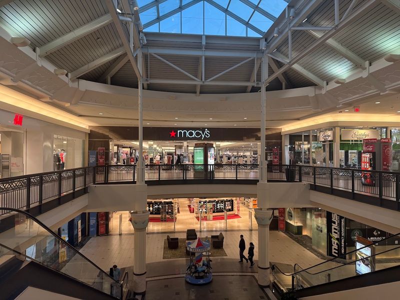 Solomon Pond Mall 
