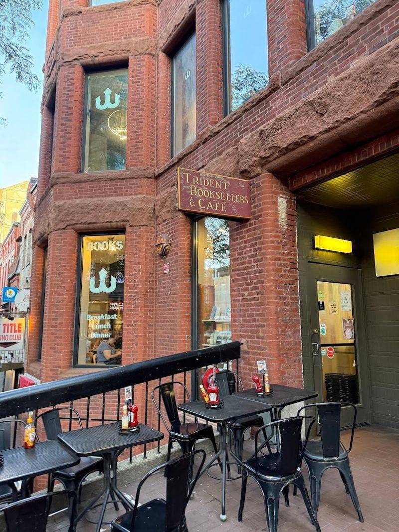 Trident Booksellers & Caf&eacute; 