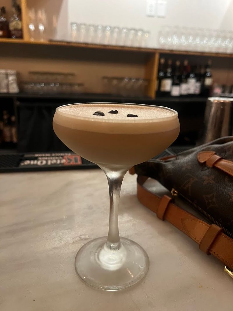 Cocktails And Wine That Complete The Meal