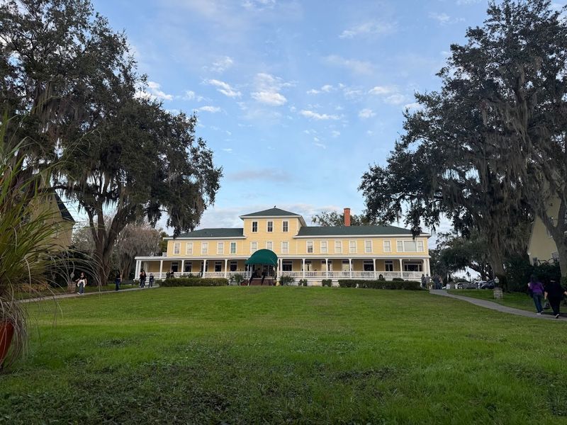 Mount Dora Historic District, Lake Dora