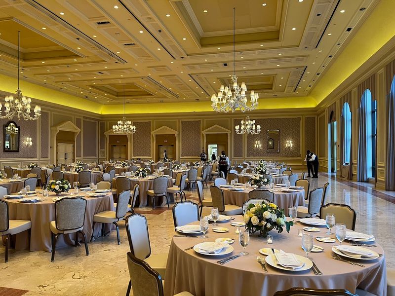 Dining That Moves With Your Mood