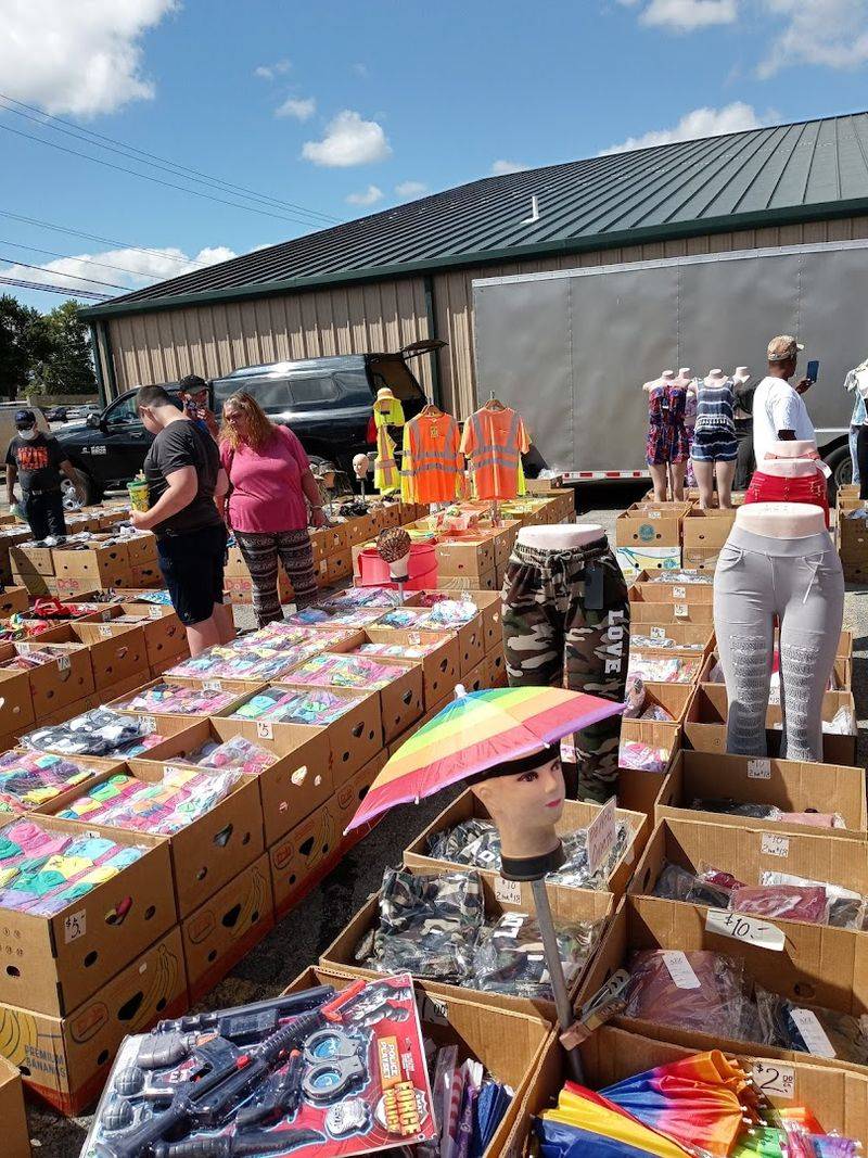 Four Seasons Flea & Farm Market &mdash; Youngstown