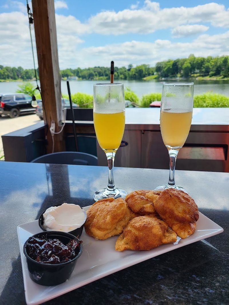 The Lake House Kitchen + Bar - Kent