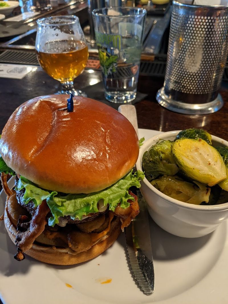 Crosstown Pub & Grill