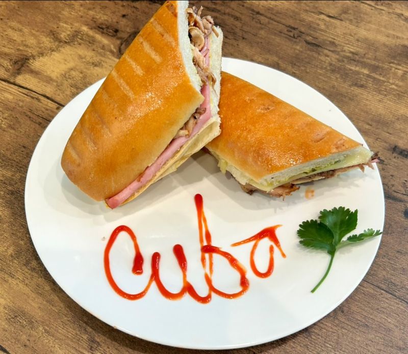 Avenida 7 Cafe