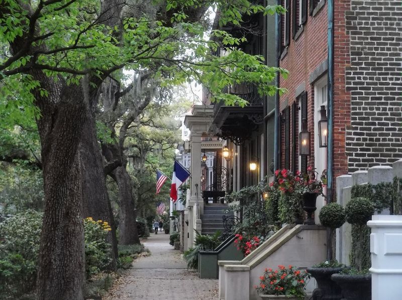 Walk Through Savannah&rsquo;s Historic District