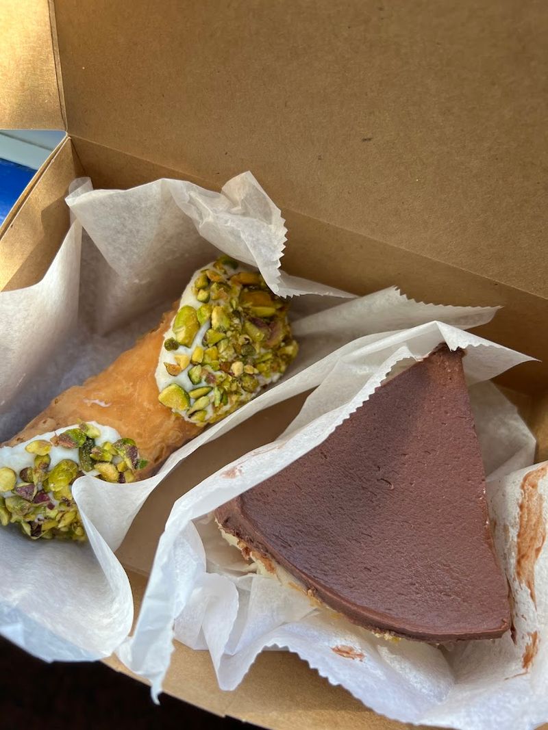 Mike’s Pastry