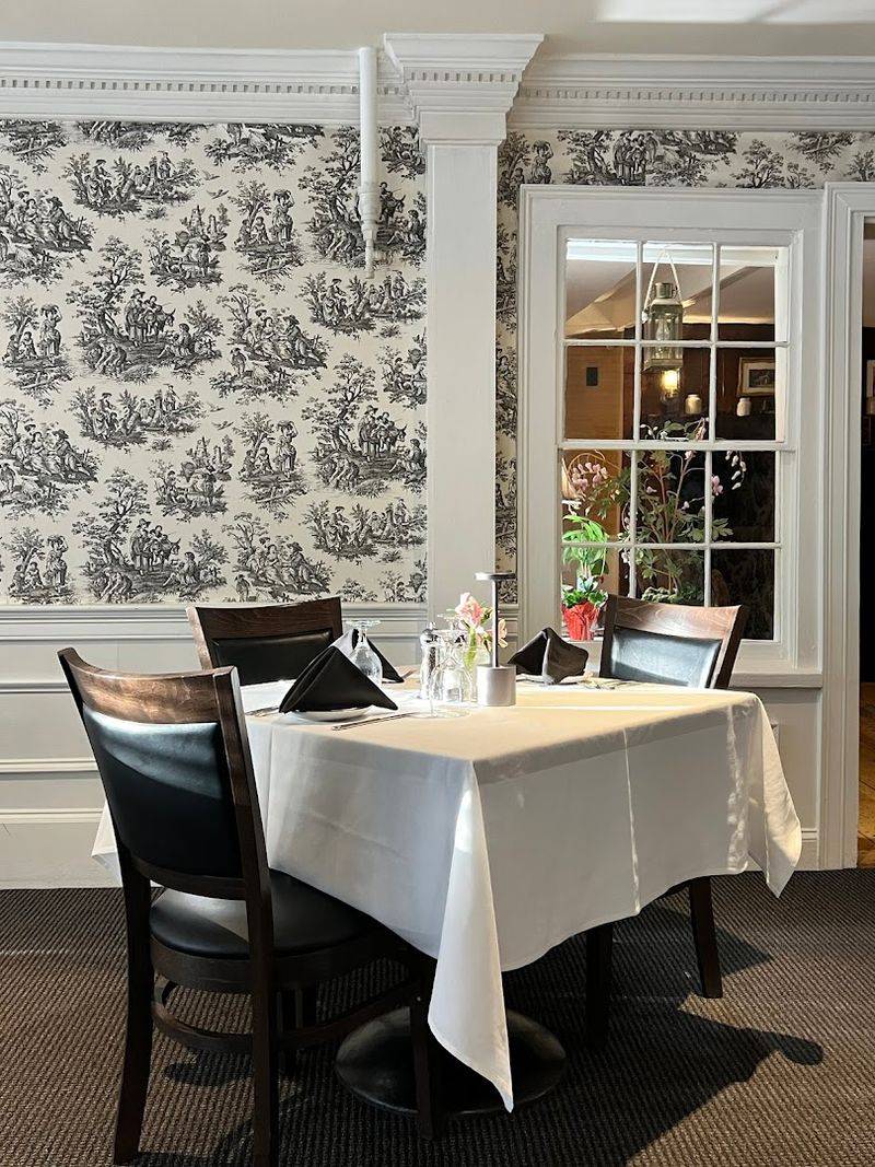 Elegant Dining Rooms With Distinct Personalities