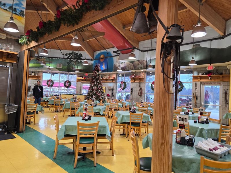 Restaurant Row's Delicious Eats