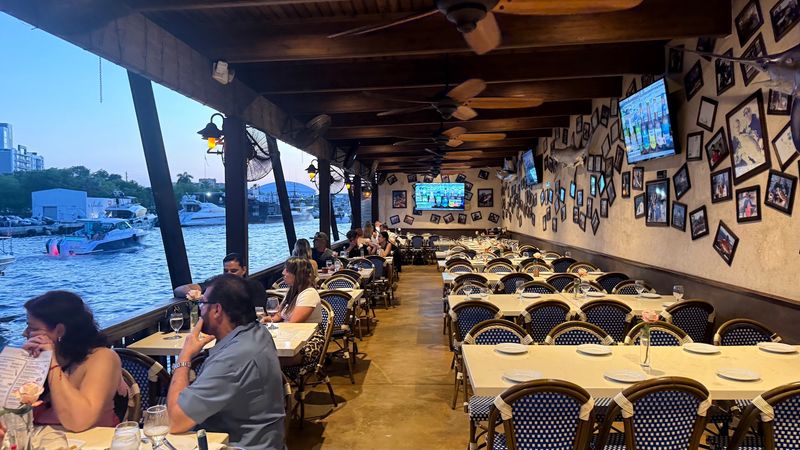 Casablanca Seafood Bar & Grill (Miami River)