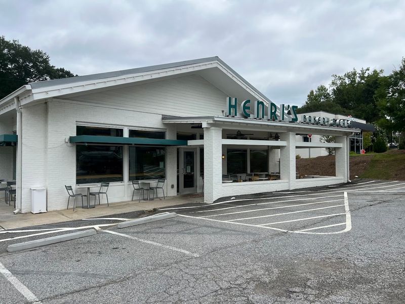 Henri's Bakery & Caf&eacute; (Atlanta &ndash; Buckhead & Metro Locations)
