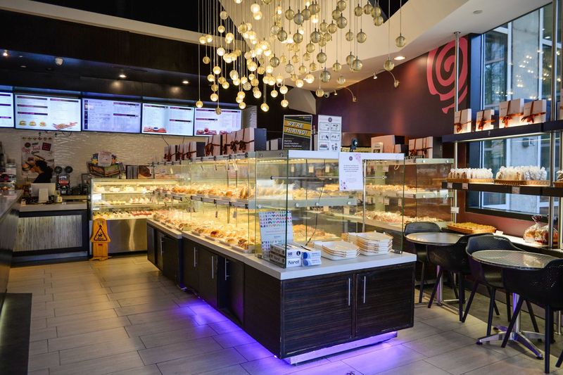 Sweet Hut Bakery & Cafe