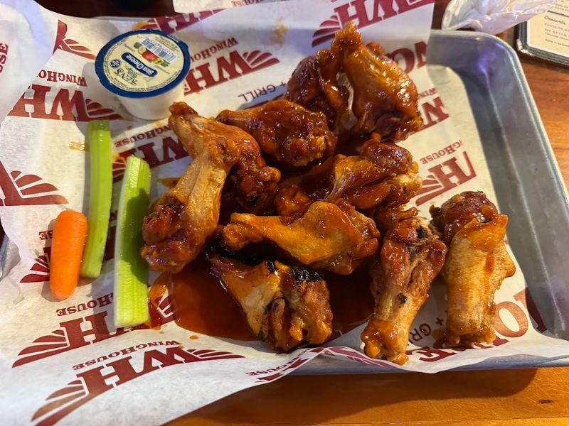 WingHouse Bar & Grill