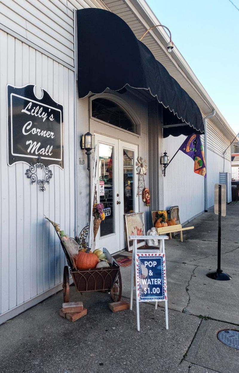 Lilly's Corner Mall — Waynesville