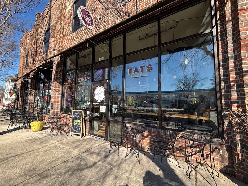 Dulce Vegan Bakery & Cafe
