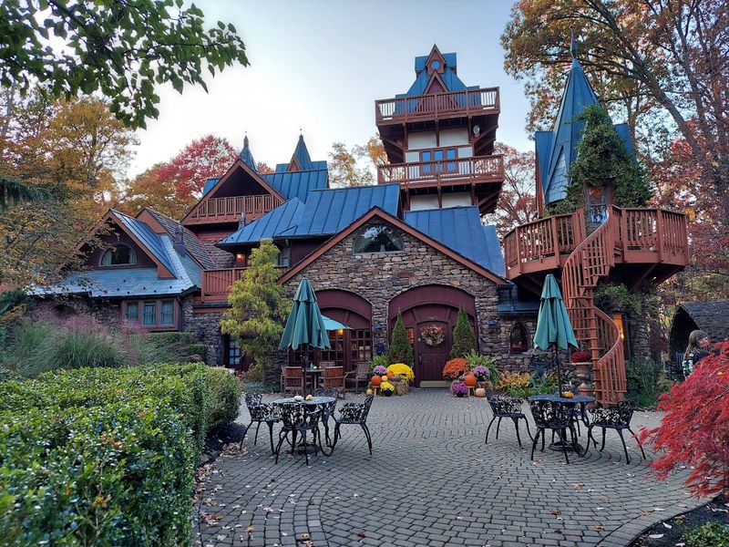Landoll’s Mohican Castle