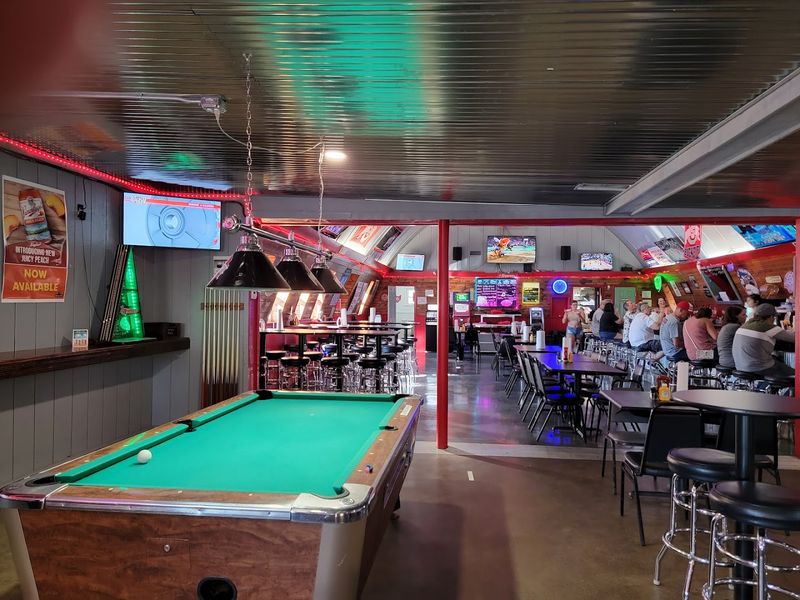 Silver Top Sports Bar & Grill &ndash; Fremont