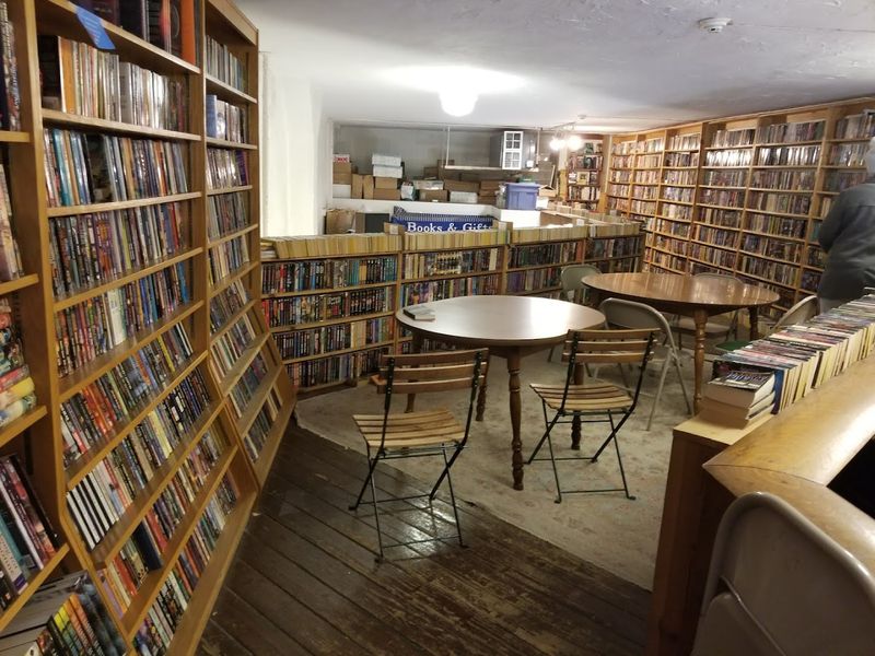 Mac's Backs&ndash;Books on Coventry &mdash; Cleveland Heights