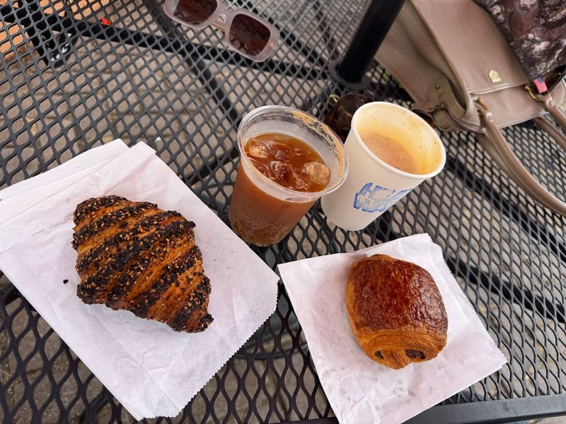 Flour Bakery + Caf&eacute;