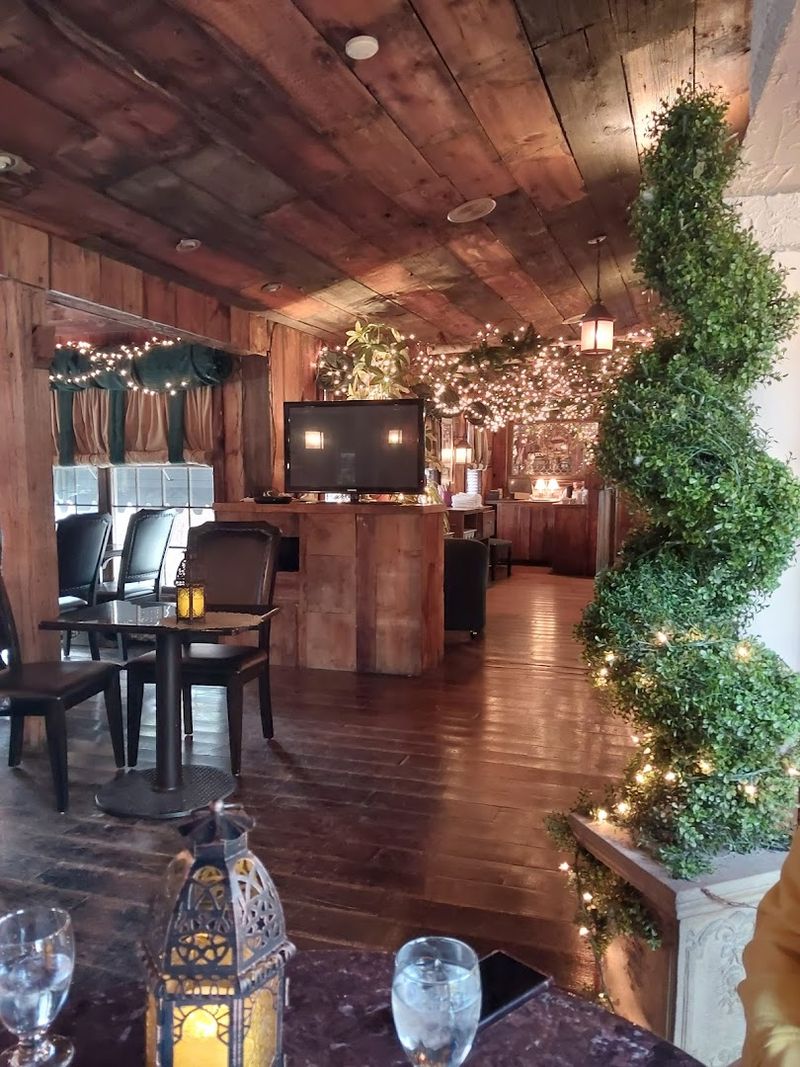 The Cabin at Mario's International - Aurora