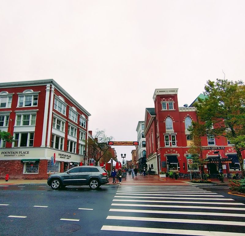 Essex Street &ndash; Salem