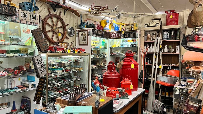 Antique Mall of Madison, Lake County