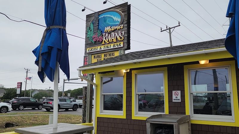 Mama Kwan's Tiki Bar & Grill (Kill Devil Hills)